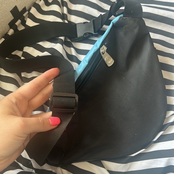 🌍Universal Studios Fannie Pack Belt Bag - Picture 3 of 4